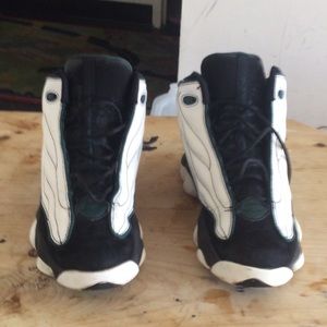 Women Jordan sz7 sneakers basketball running used in good condition